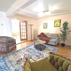 Superb 3 Bed 3mins From Mont-royal Metro Apartment